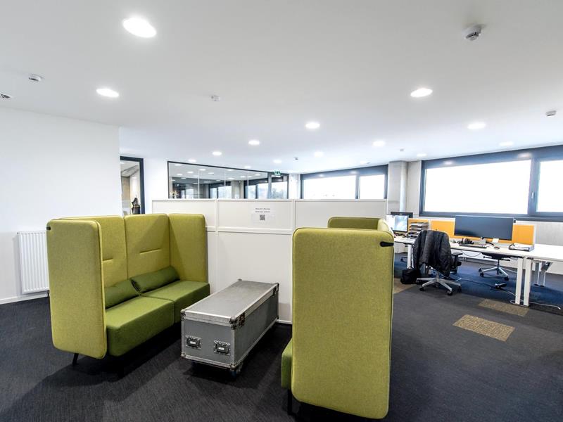 Éclairage professionnel des bureaux